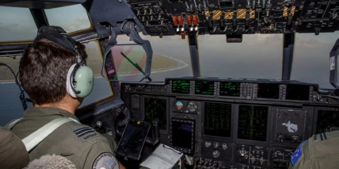 Cockpit eines australischen Überwachungsflugzeugs Cockpit eines australischen Überwachungsflugzeugs