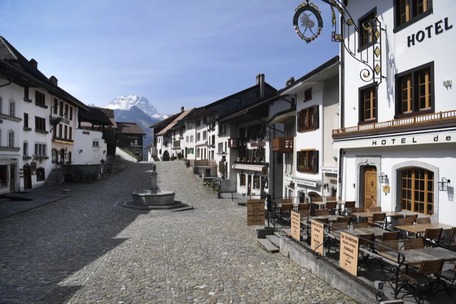 Das malerische Städtchen Gruyères/Greyerz FR.