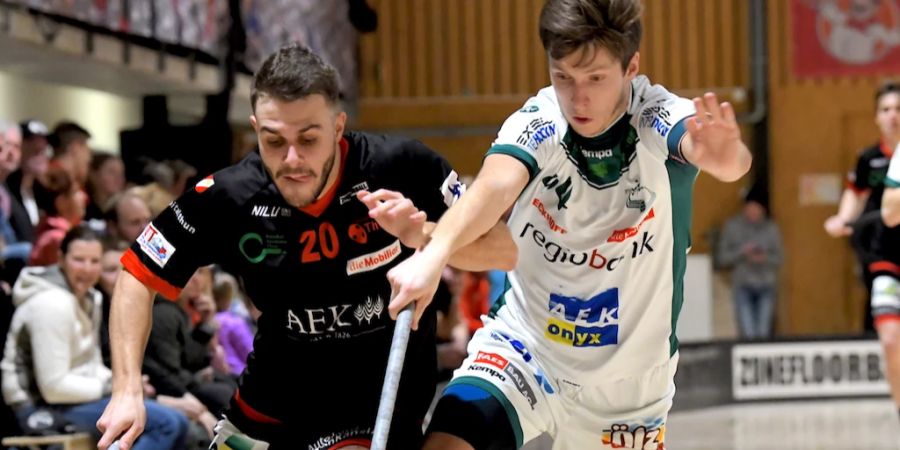 Thuns Dominic Bolliger (l.) im Laufduell mit Marco Louis.
