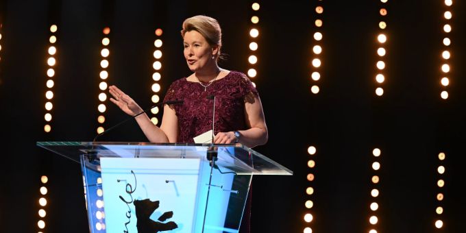 Die Regierende Bürgermeisterin von Berlin, Franziska Giffey (SPD) spricht bei der Eröffnungsveranstaltung der 72. Berlinale Internationalen Filmfestspiele. Berlinale 2022