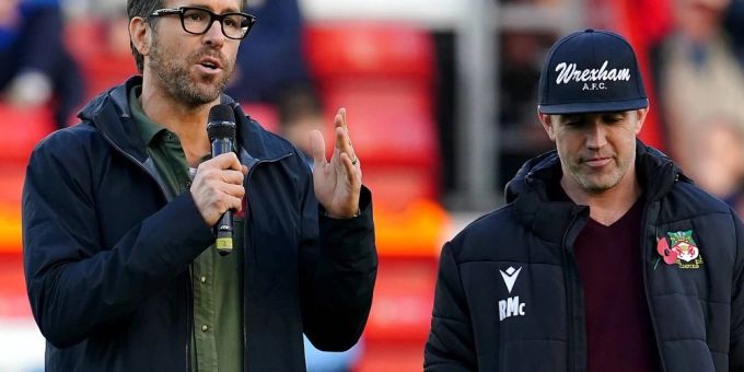 Ryan Reynolds und Rob McElhenney sind gemeinsame Besitzer eines Fussballvereins. wrexham