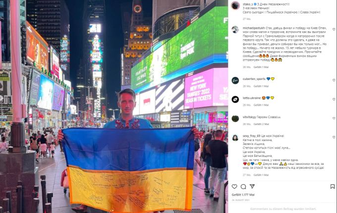 Dieses Foto postete Sergej Stachowski am 24. August 2021, dem Unabhängigkeitstag der Ukraine. Roger Federer
