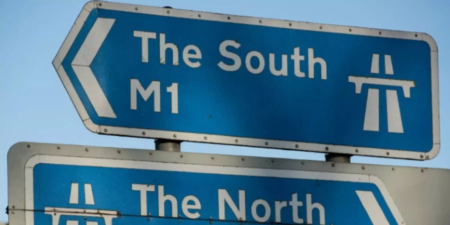 Autobahn-Schilder in Grossbritannien