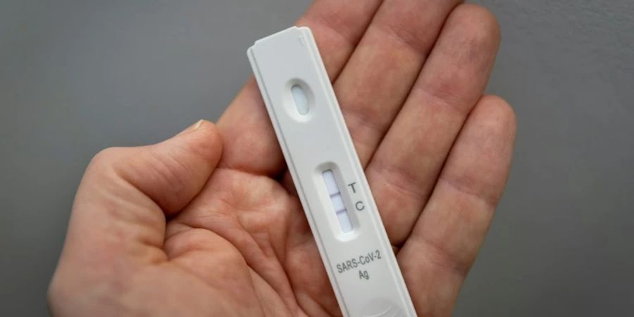 Corona-Schnelltest mit positivem Ergebnis