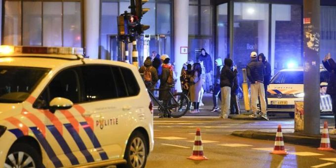 Der Polizei gelang es, den Geiselnehmer zu überwältigen. Foto: Peter Dejong/AP/dpa Der Polizei gelang es, den Geiselnehmer zu überwältigen. Foto: Peter Dejong/AP/dpa