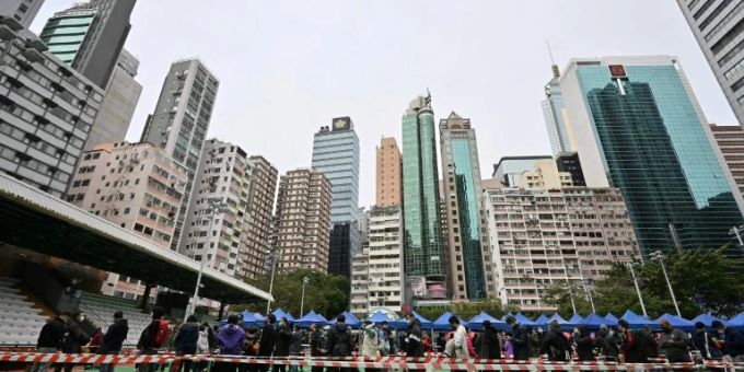 Testzentrum auf Sportplatz in Hongkong Testzentrum auf Sportplatz in Hongkong