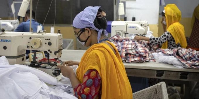 Näherinnen in Bangladesh (Symbolbild). Das Vorhaben der EU-Kommission geht über das für Deutschland geplante Lieferkettengesetz hinaus. Foto: K M Asad/dpa Näherinnen in Bangladesh (Symbolbild). Das Vorhaben der EU-Kommission geht über das für Deutschland geplante Lieferkettengesetz hinaus. Foto: K M Asad/dpa