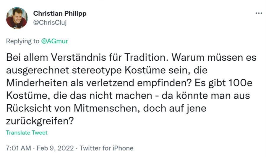 Man könne sich auch andere Kostüme ausdenken, die Minderheiten nicht verletzen würden, schreibt ein anderer Nutzer.