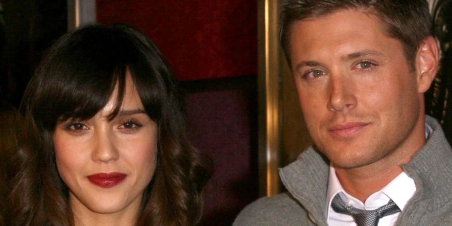 Jensen Ackles und Jessica Alba auf einer Veranstaltung.