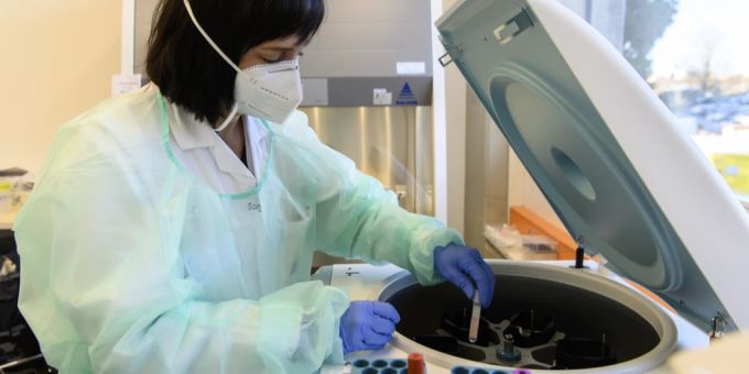 PCR-Test-Labors sind wegen der hohen Fallzahlen mit dem Coronavirus am Anschlag. coronavirus pcr