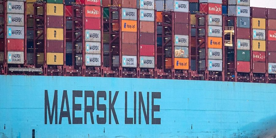 Ein Schiff der dänischen Reederei Maersk hat im Pazifik 90 Frachtcontainer verloren. Neun der Container, die über Bord gefallen sind, enthielten Batterien. (Archivbild)