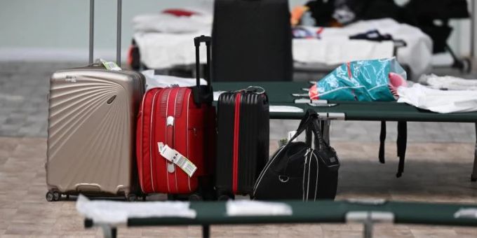Notbetten stehen in einer Frankfurter Sporthalle für ukrainische Kriegsflüchtlinge bereit. Foto: Arne Dedert/dpa Notbetten stehen in einer Frankfurter Sporthalle für ukrainische Kriegsflüchtlinge bereit. Foto: Arne Dedert/dpa