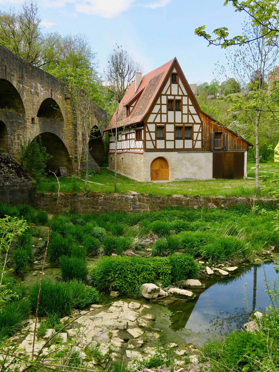 Fachwerkhaus Brücke Gras Bach Wasser Steine