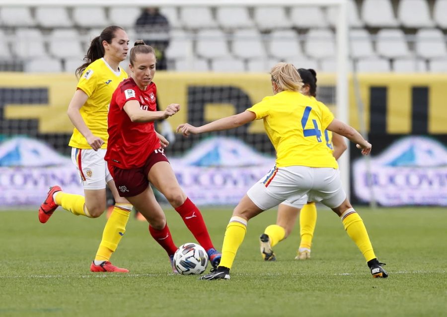 Lia Walti (l.) im Duell mit Rumäniens Ioana Andrada Bortan.