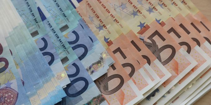 Im vergangenen Jahr wurden 132,5 Milliarden Euro mehr ausgegeben als eingenommen. Im vergangenen Jahr wurden 132,5 Milliarden Euro mehr ausgegeben als eingenommen.