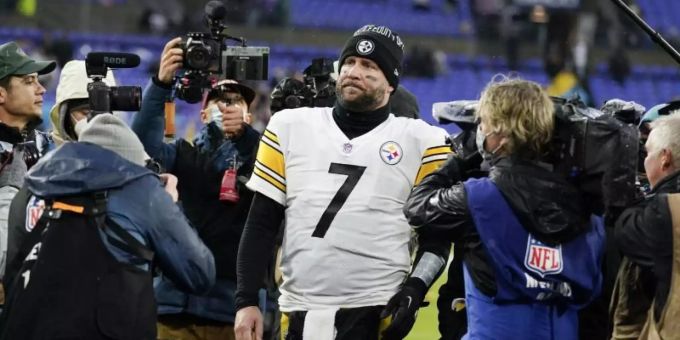 Pittsburgh Steelers Quarterback Ben Roethlisberger (7) verlässt das Spielfeld. Foto: Evan Vucci/AP/dpa Pittsburgh Steelers Quarterback Ben Roethlisberger (7) verlässt das Spielfeld. Foto: Evan Vucci/AP/dpa