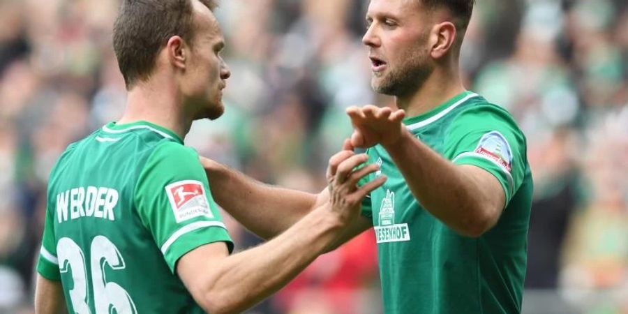 Werder Bremens Niclas Füllkrug (r) traf gegen Dresden per Doppelpack. Foto: Carmen Jaspersen/dpa