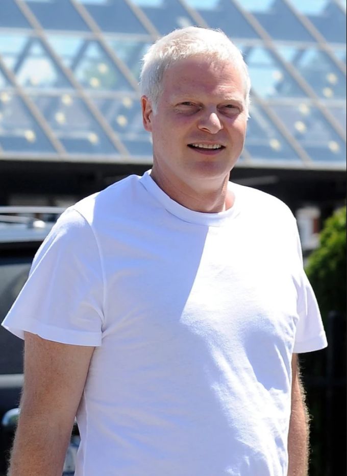 Steve Bing ist der leibliche Vater von Damian Hurley. Steve Bing