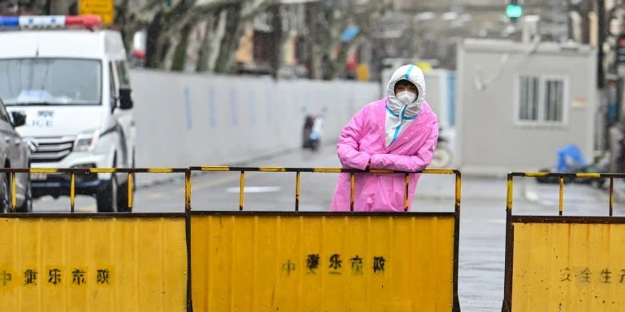 Eine behördliche Strassensperre in Shanghai.