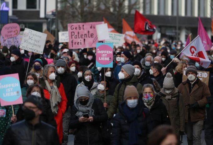 In Hamburg gehen heute Tausende gegen Falschinformation und Impfskepsis auf die Strasse. Demonstration
