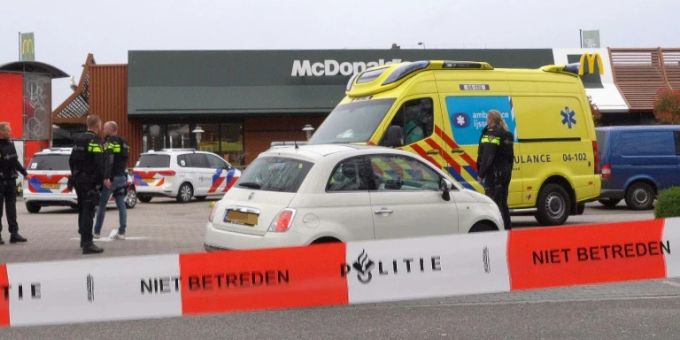 Polizeiabsperrung vor McDonald's-Filiale Polizeiabsperrung vor McDonald's-Filiale