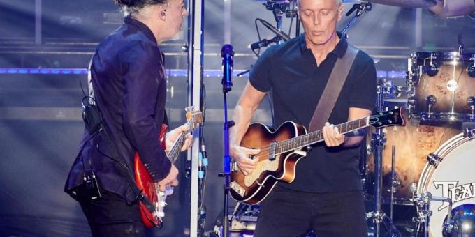 Roland Orzabal (l) und Curt Smith 2019 bei einem Konzert in Berlin. Foto: Annette Riedl/dpa Roland Orzabal (l) und Curt Smith 2019 bei einem Konzert in Berlin. Foto: Annette Riedl/dpa