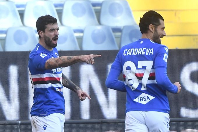 Sampdorias Francesco Caputo jubelt zusammen mit Antonio Candreva über das erzielte Tor Sampdoria