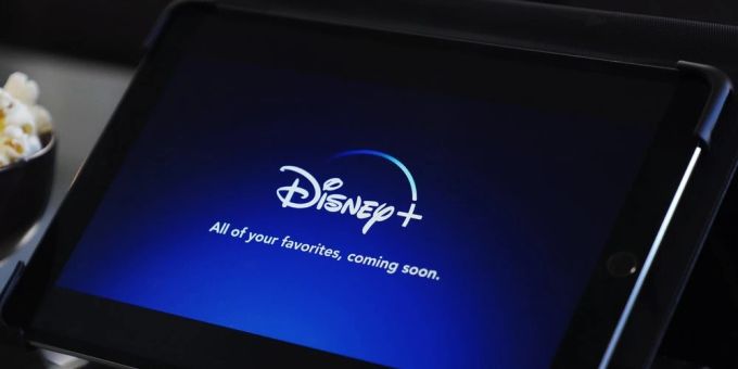 Mit Disney+ will Disney mit Netflix konkurrieren. disney +