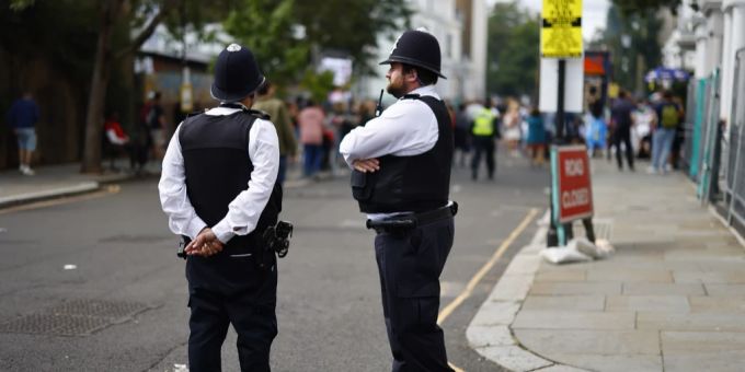 Die Polizei in England sucht mithilfe von Fotos nach zwei Männern, die versucht haben, ein Mädchen zu entführen. (Symbolbild) England