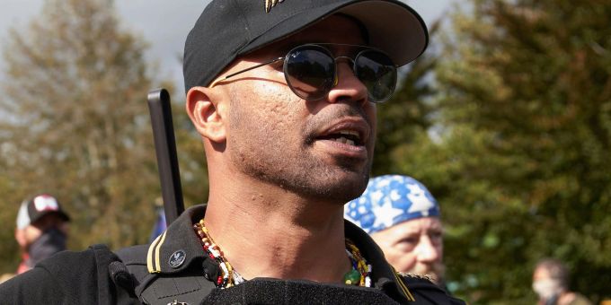 Eine Geschworenenjury hatte Henry «Enrique» Tarrio wegen «aufrührerischer Verschwörung» schuldig gesprochen. Eine Geschworenenjury hatte Henry «Enrique» Tarrio wegen «aufrührerischer Verschwörung» schuldig gesprochen.