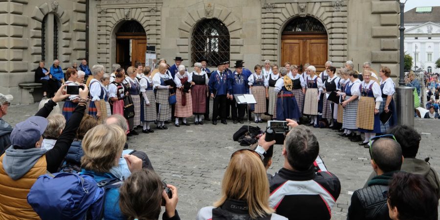 Kantonalchor der Luzerner Trachtenvereinigung am Singparcours 2019.