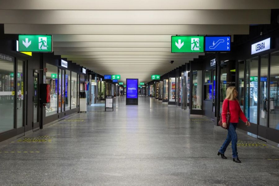 Am Genfer Bahnhof verteilten Promoter kürzlich Feldschlösschen-Bier mit einem Alkoholgehalt von 0,5 % an Minderjährige.