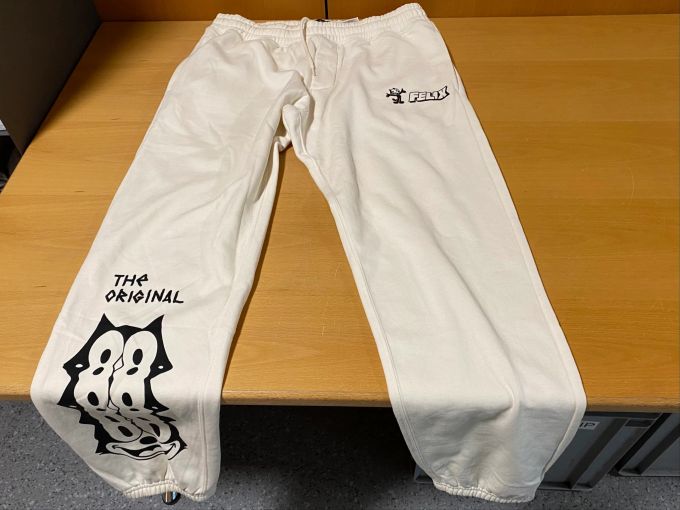 Neben Parfum stahl der Dieb auch eine Hose. Eine gestohlene Hose.