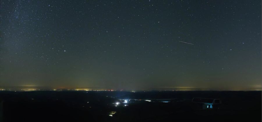 Dasselbe gilt für die Westschweiz - diese Webcam-Aufnahme stammt von La Dôle, dem Berggipfel im Waadtländer Jura.