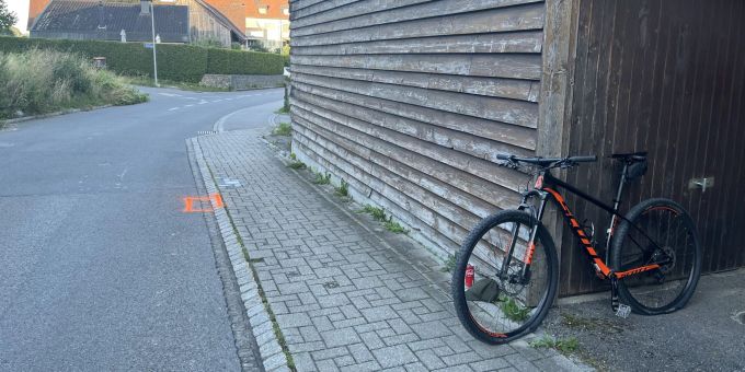 Lüchingen SG: Mit Velo in Hauswand geprallt. Lüchingen SG