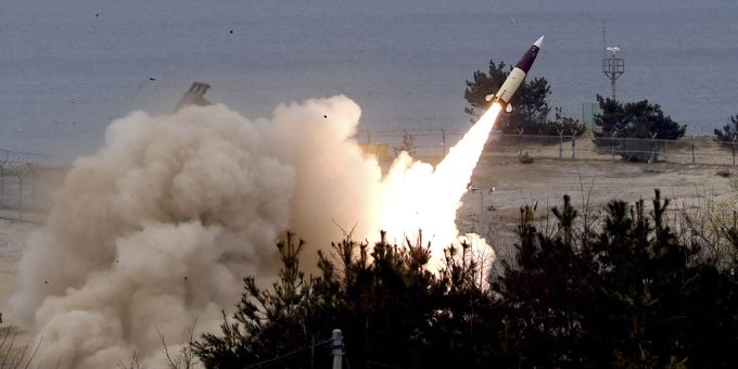Dieses beispielhafte Bild zeigt das Army Tactical Missile System oder ATACMS bei einer Militärübung, 2022, in Südkorea. ATACMS