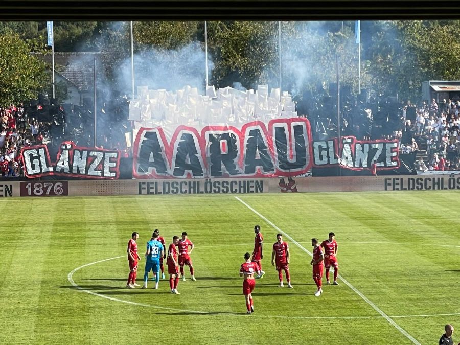 Die Aarau-Fans zeigen ihre Choreographie.