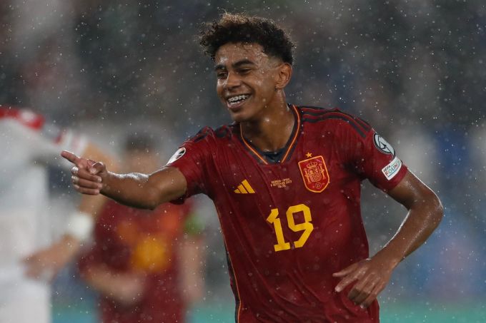 Mit seinem Debüt-Tor machte sich Yamal auch zum jüngsten Torschützen in Spaniens Fussball-Geschichte. Lamine Yamal Spanien Georgien
