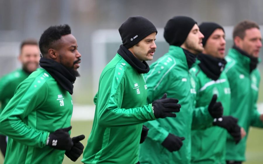 Toko im FCSG-Training mit Club-Legende Tranquillo Barnetta.