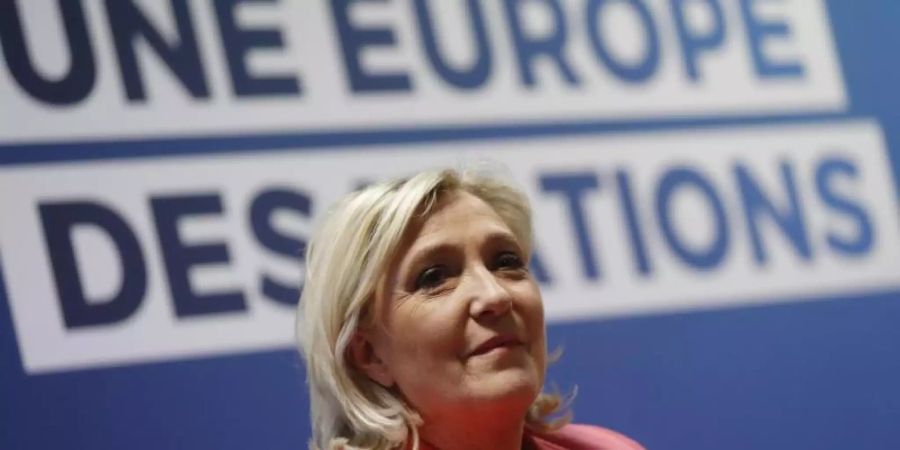 Marine Le Pen, Vorsitzende der rechtspopulistischen Partei «Rassemblement National» aus Frankreich, bei einer Pressekonferenz zur bevorstehenden Europawahl. Foto: Jean-Francois Badias/AP