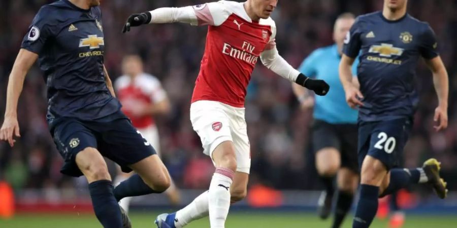 Der Brexit könnte für den für den FC Arsenal spielenden Mesut Özil Probleme mit sich bringen. Foto: John Walton/PA Wire/dpa