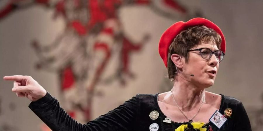 Umstrittener Auftritt: CDU-Chefin Annegret Kramp-Karrenbauer vor dem Narrengericht in Stockach. Foto: Patrick Seeger