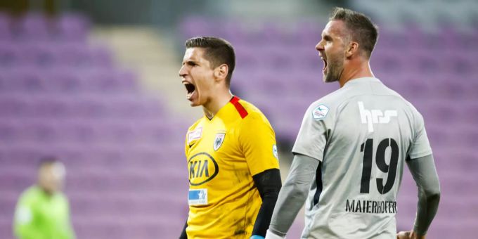 Djordje Nikolic (l) und Stefan Maierhofer (r) vom FC Aarau jubeln nach einem Treffer. FC Aarau