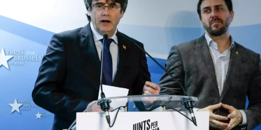 Puigdemont (l.) bei der Partei-Vorstellung Anfang April