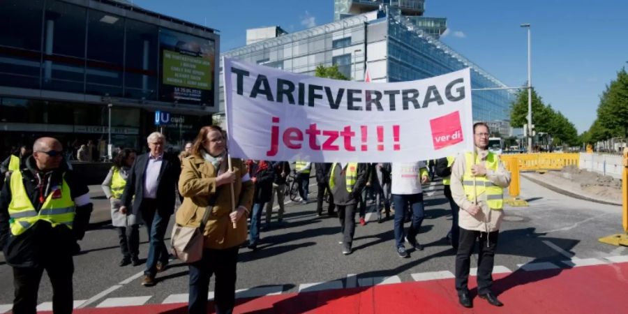 Bankangestellte in Hannover nehmen an Warnstreik teil