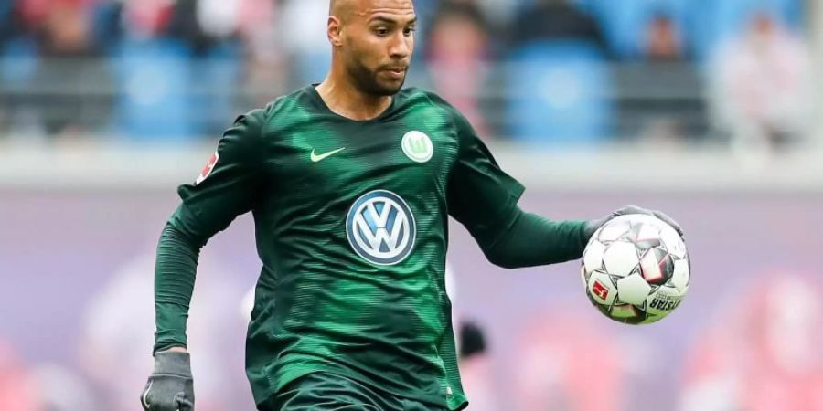 Wolfsburgs Spieler John Anthony Brooks leidet an «Schmerzen im Innenband». Foto: Jan Woitas