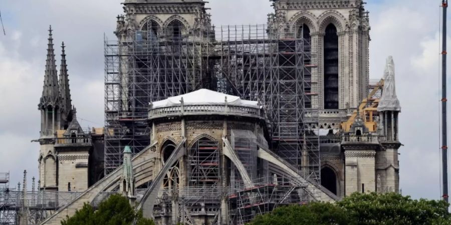 Notre Dame zerstört spitzturm