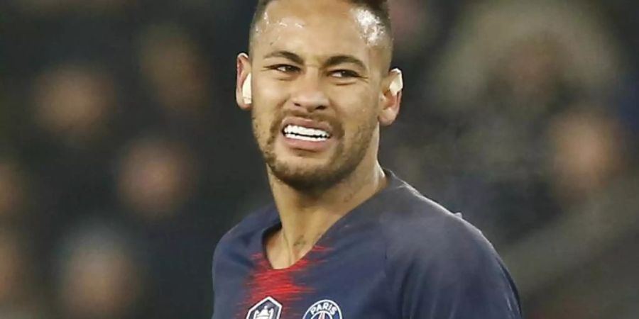 Für drei Spiele gesperrt, weil er gegen einen Fan tätlich wurde: Neymar. Foto: Michel Euler/AP