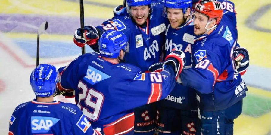 Die Adler Mannheim konnten nur ein Tor gegen die Kölner Haie bejubeln, aber das reichte. Foto: Uwe Anspach