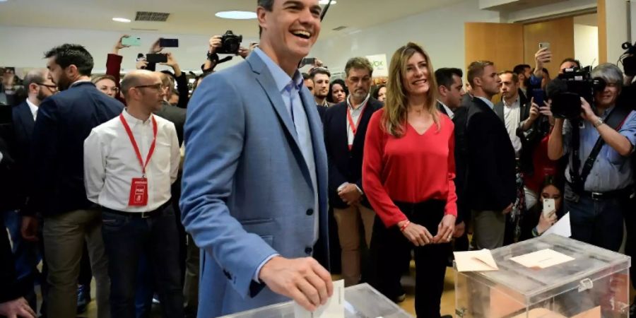 Ministerpräsident Pedro Sánchez bei der Stimmabgabe